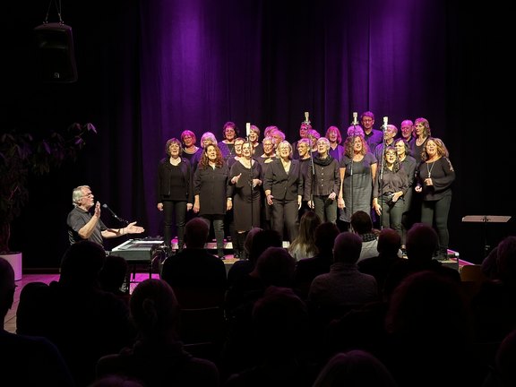 Helmut_Jost_Oberberg_Gospel_Choir_Foto_Roland_Armbroester.JPEG  