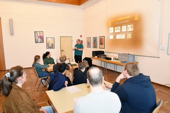 k-20250222_ds_MitarbeiterAufbauSchulung_Gemeindehaus_Drabenderhoehe_Basteln_.jpg  