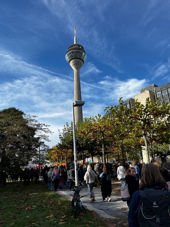 Düsseldorf_Kundgebung_NRW_bleib_sozial___7_.jpg  