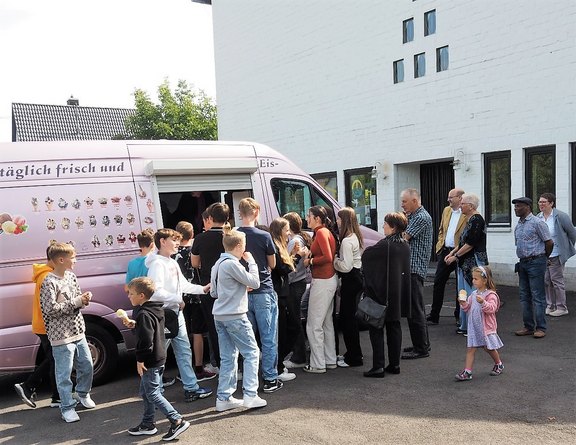 Wiltrud_Reich_Eiswagen_.jpg  