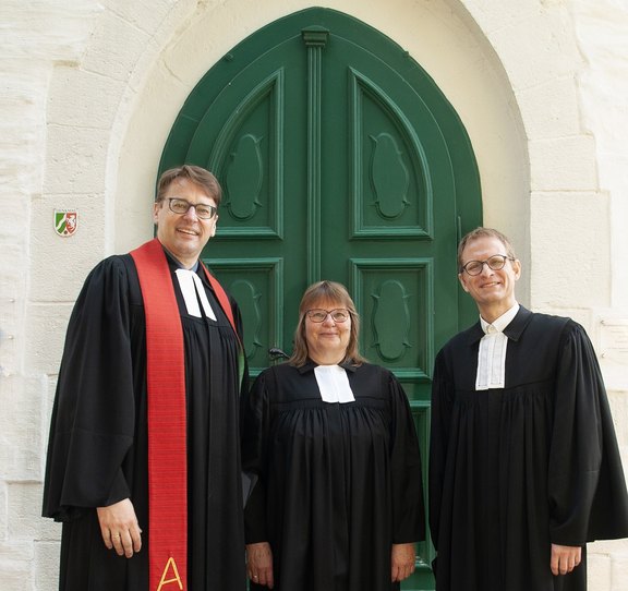 Gerlinde_Braun_2_Ordination_Superintendent_Michael_Braun_Pfarrer_Oliver_Cremer.jpg  