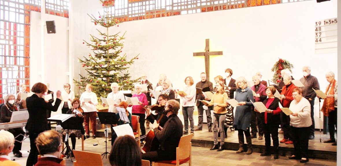 Musikgottesdienst mit Kantorei Bergneustadt in der Kirche 