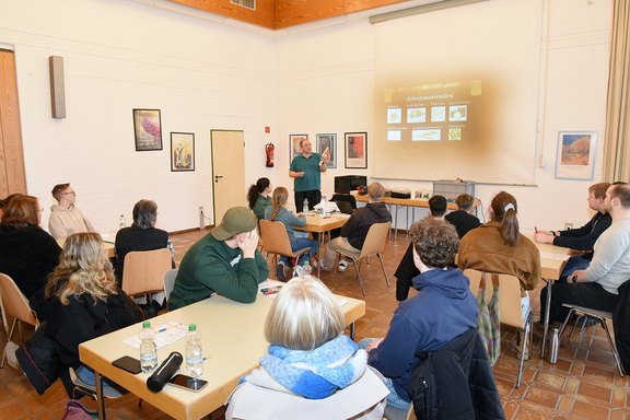 k-20250222_ds_MitarbeiterAufbauSchulung_Gemeindehaus_Drabenderhoehe_Basteln_23.jpg  
