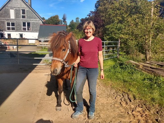 k-Ulrike_Stephan_mit_ihrem_Pferd.jpg  