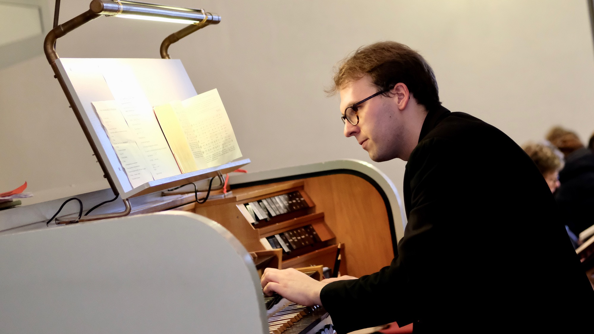 Organist_Pascal_Salzmann_Foto_frei_Günter_Engelbert.JPG  