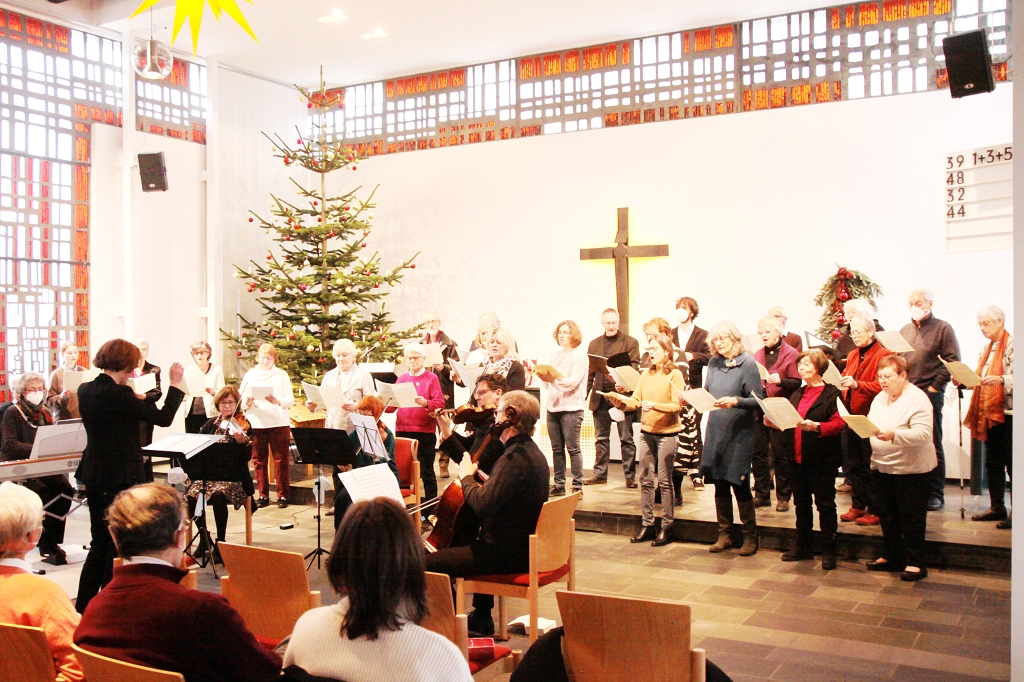 Musikgottesdienst mit Kantorei Bergneustadt in der Kirche   
