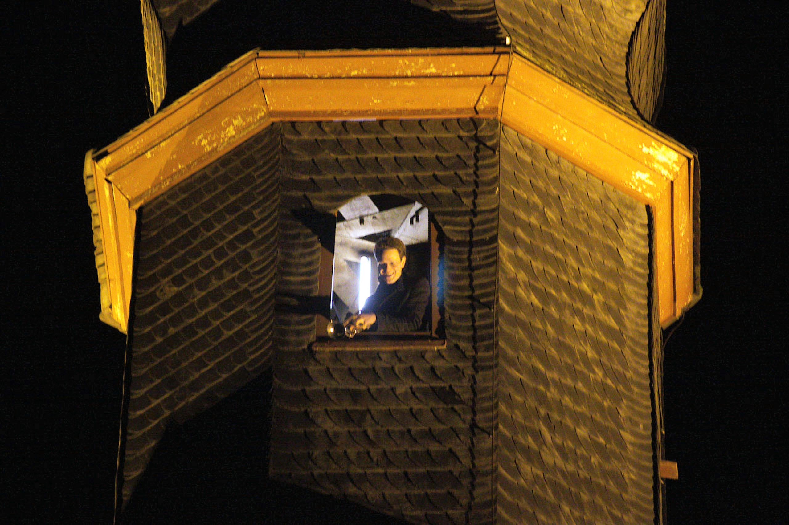 Turmbläser Juri Eckhoff oben auf dem Kirchturm ltstadtturm   
