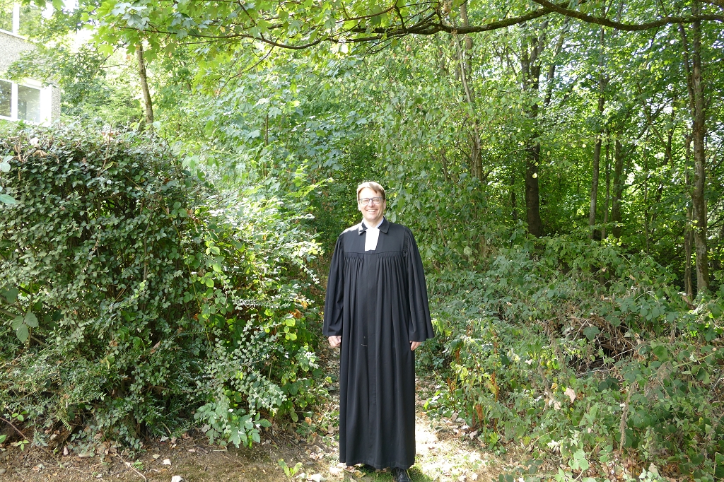 k-Michael_Braun_Talar_Andacht_Natürlich_fromm_.JPG  